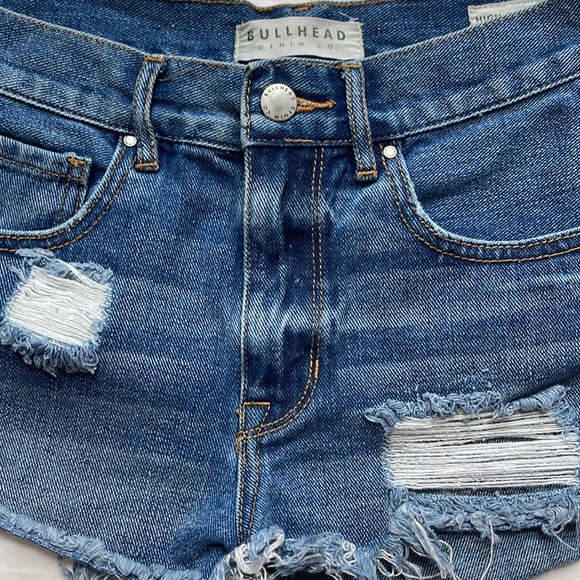Bullhead Denim Co High Rise Blue Denim Short. SIZE 26. - Picture 2 of 6